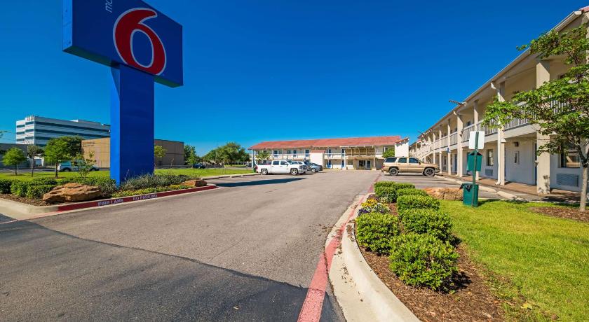 Motel 6-Dallas, TX - Farmers Branch