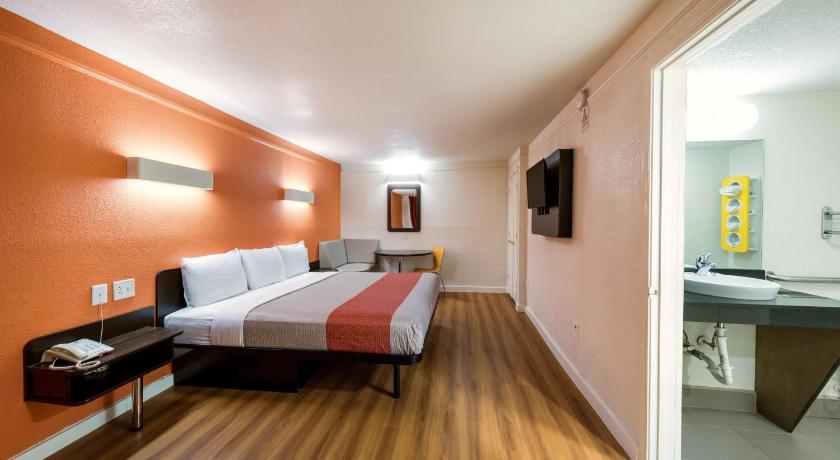 Motel 6-Dallas, TX - Farmers Branch