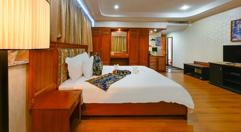 Image of Premier Deluxe Double Room 4