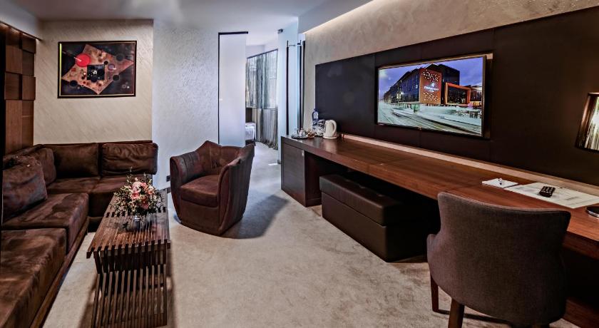 Image of Deluxe Suite 0