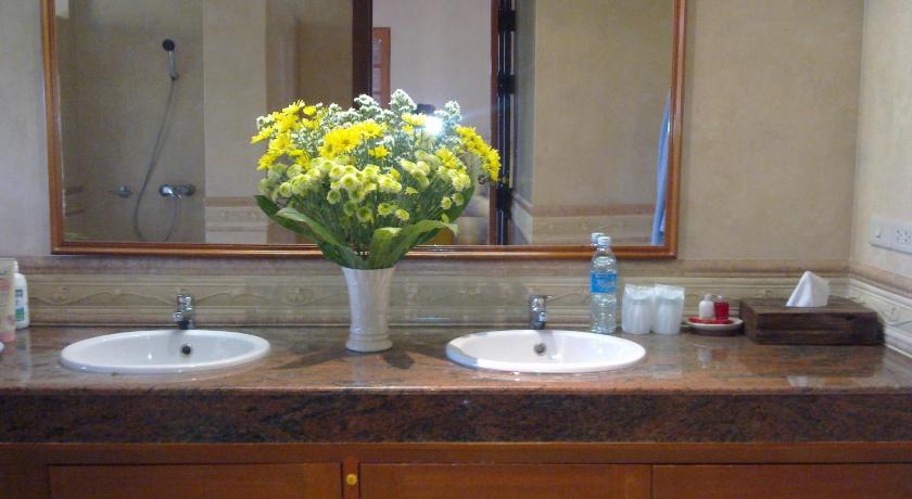 Image of Standard Double Room with Garden View 8