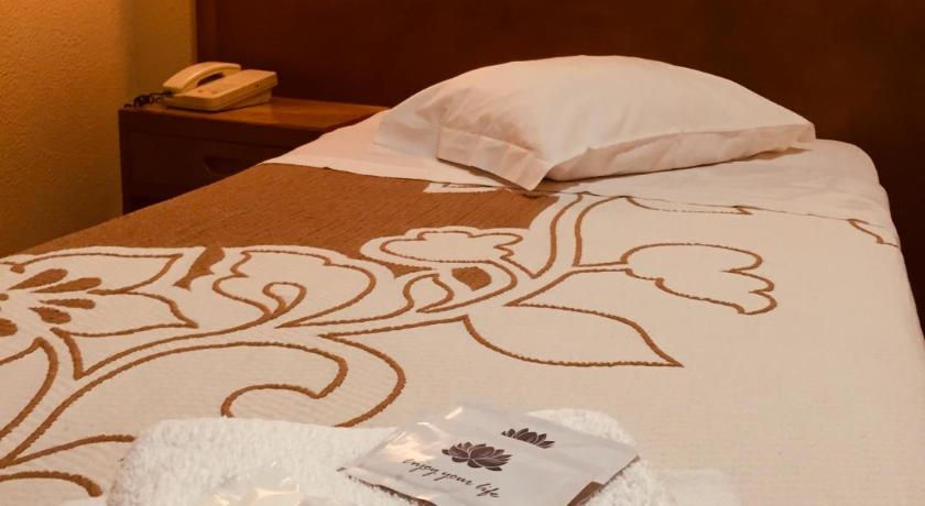 Image of Single Room 0