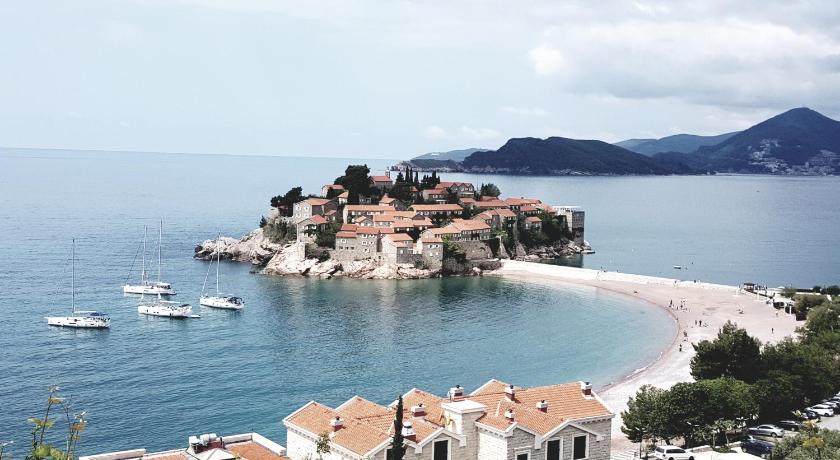 Guest House Ivo Jovanovic — Hotel in Budva