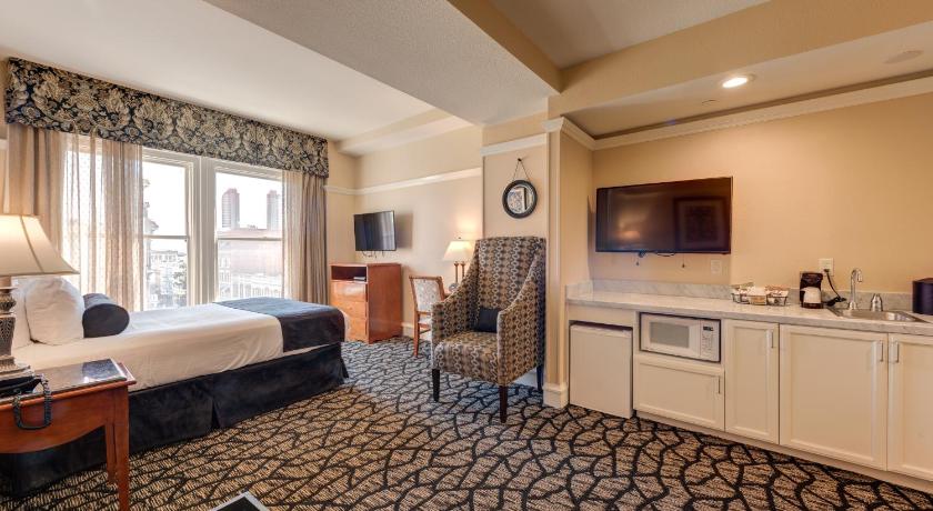 Gaslamp Plaza Suites