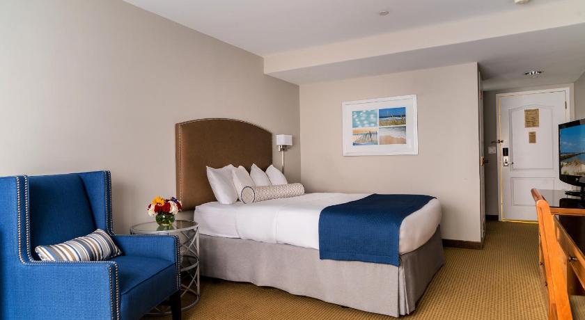 Water's Edge Resort & Spa photo