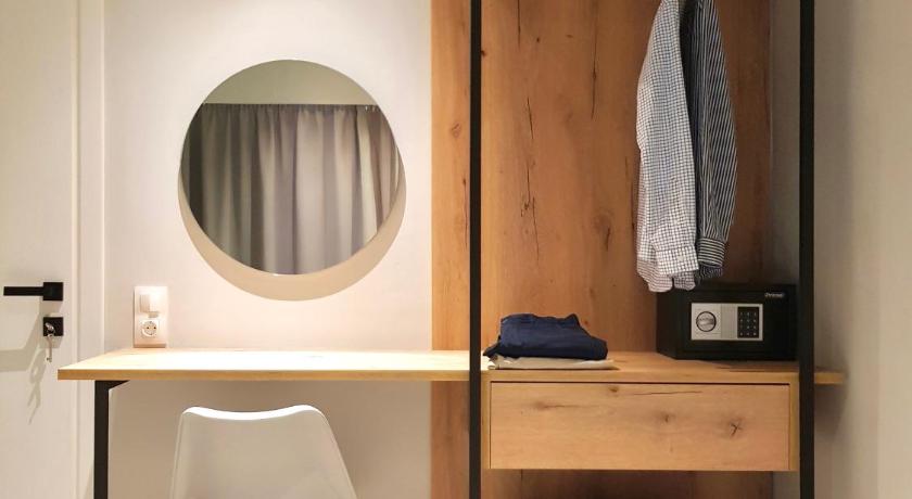 Image of Deluxe Triple Room 7