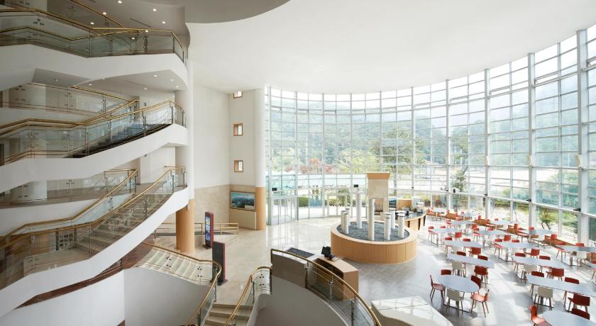 ポチョン Hanwha Resort Sanjeong Lake Annecy 4つ星 ホテル プール