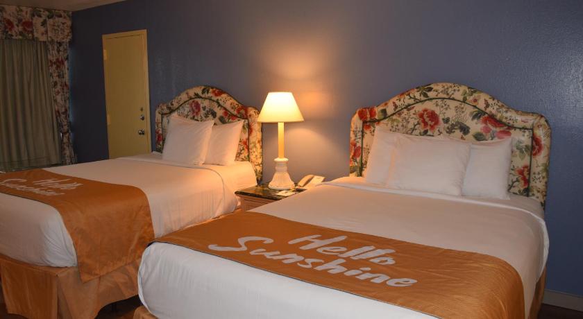 Image of 2 Queen Beds, Beach View , Non-Smoking 7