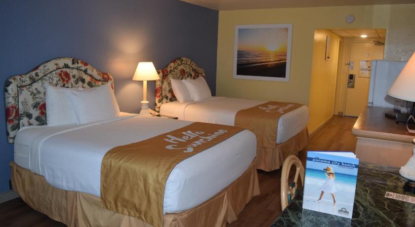 Image of 2 Queen Beds, Beach View , Non-Smoking 4