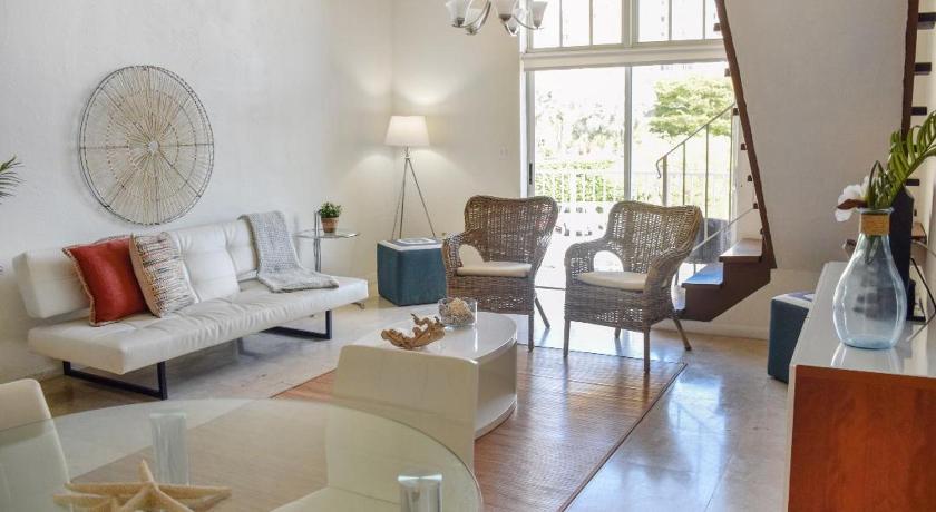 Suites at Coral Resorts photo