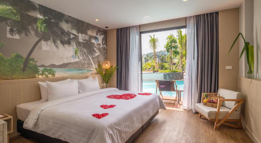 Image of Deluxe Pool Access Room 0