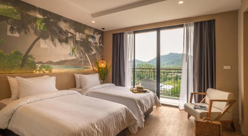 Image of Deluxe Mountain View 5