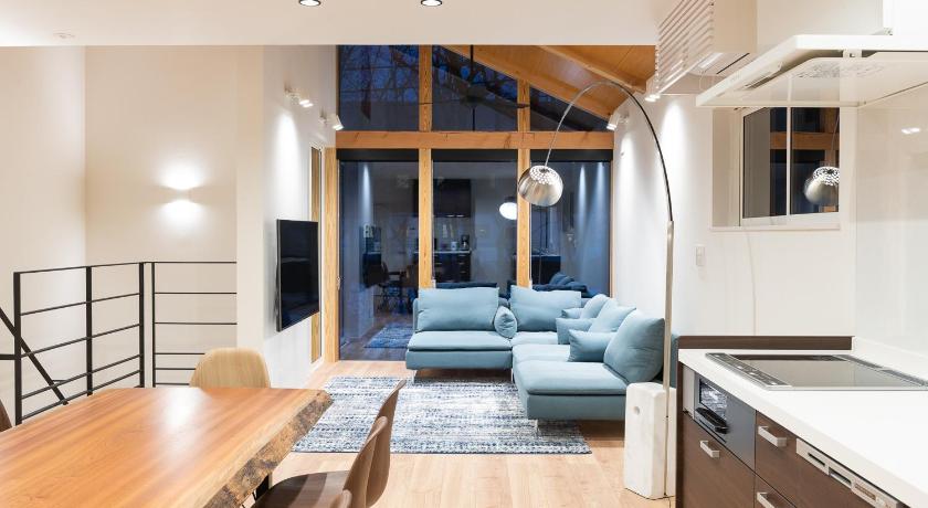 Hakuba Black Crane Chalet by Hakuba White Fox Company 4-Star Accommodation room