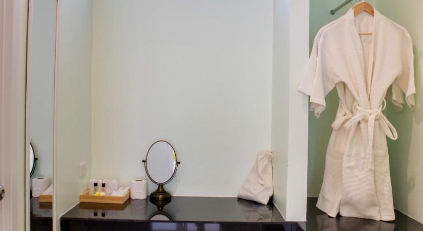 Image of Poolside Junior Suite 2