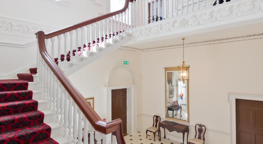 Henrietta Suites City Centre photo