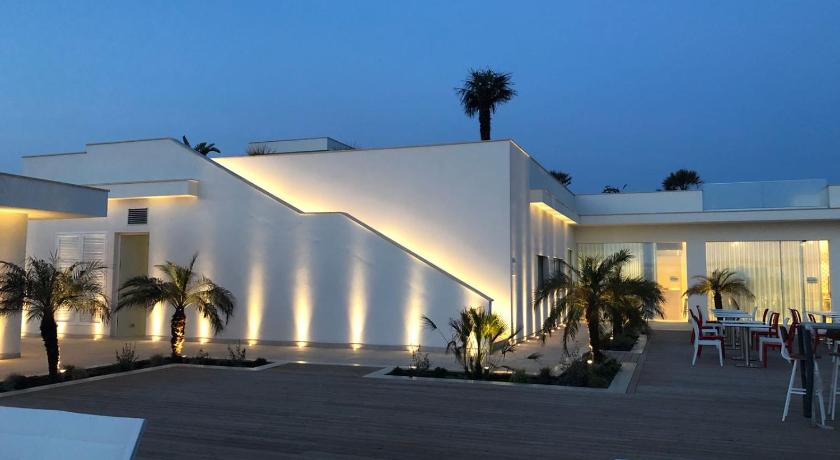 Modica Beach Resort photo
