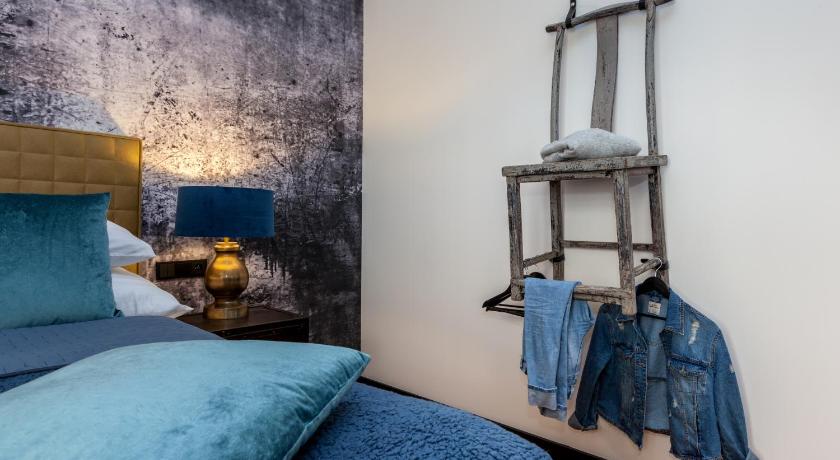 Image of Large Double Room - Annex 8