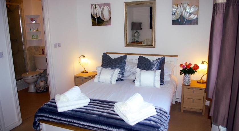 Ladysmith House - Full House - image 14