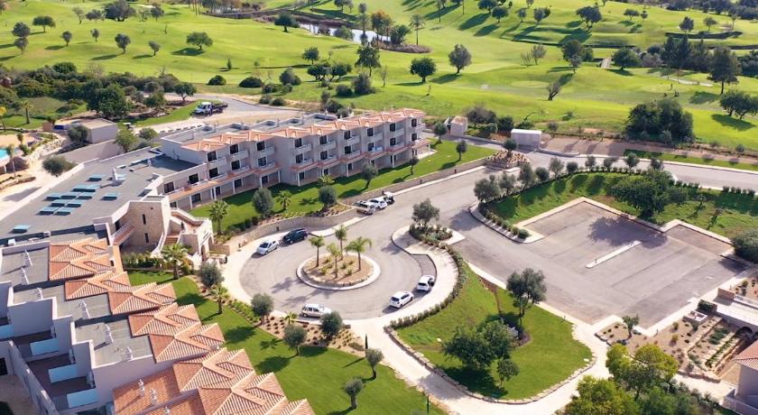 Pestana Gramacho Residences — Hotel in Estombar