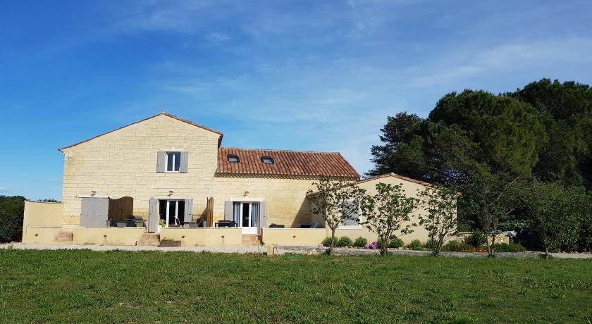 Le Mas Saint Jean — Hotel in Saint-Pierre-de-Mézoargues