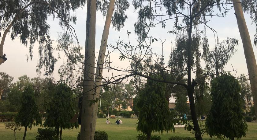 Spacious Apartment in Johar Town photo