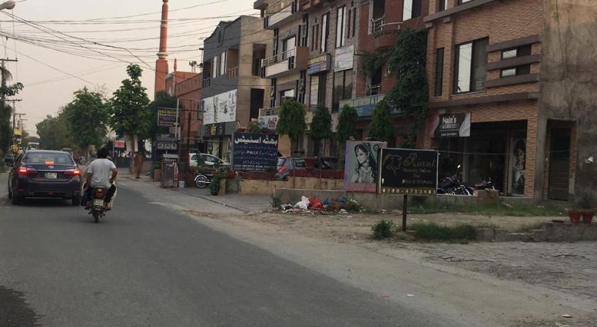 Spacious Apartment in Johar Town photo