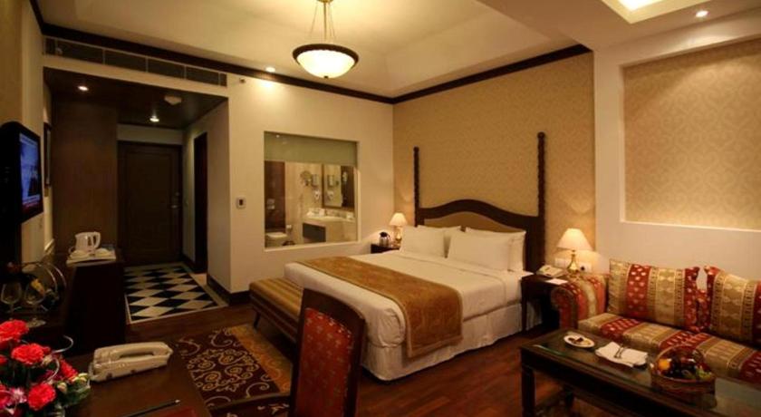 Country Inn & Suites by Radisson, Delhi Satbari