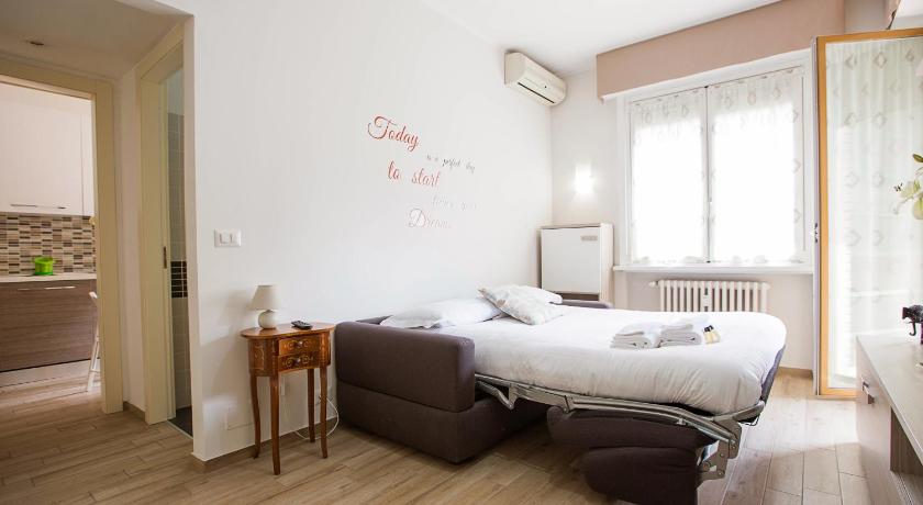 Lorenteggio Studio Apt — Hotel in Milan