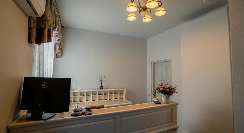 Roze Villa photo