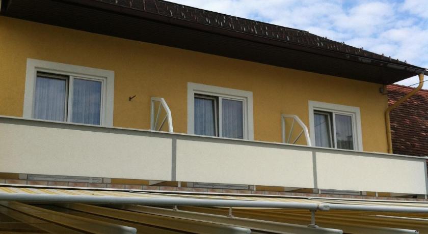 Grieskirchen Gasthof Maurer "Fruhstuckspension" 2-Star Hotel exterior