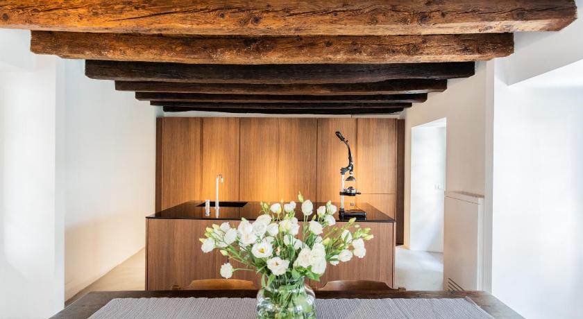 Shades of Como with Private Terrace by Rent All Como — Hotel in Como