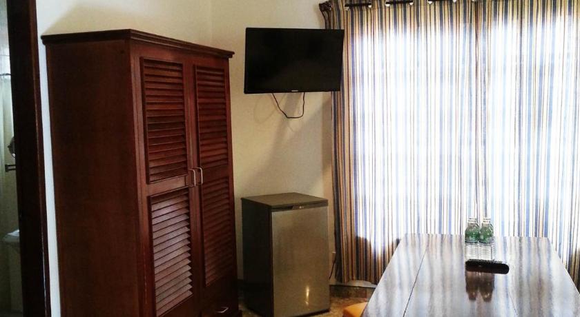 Image of Group Room (6 in a Room) 8