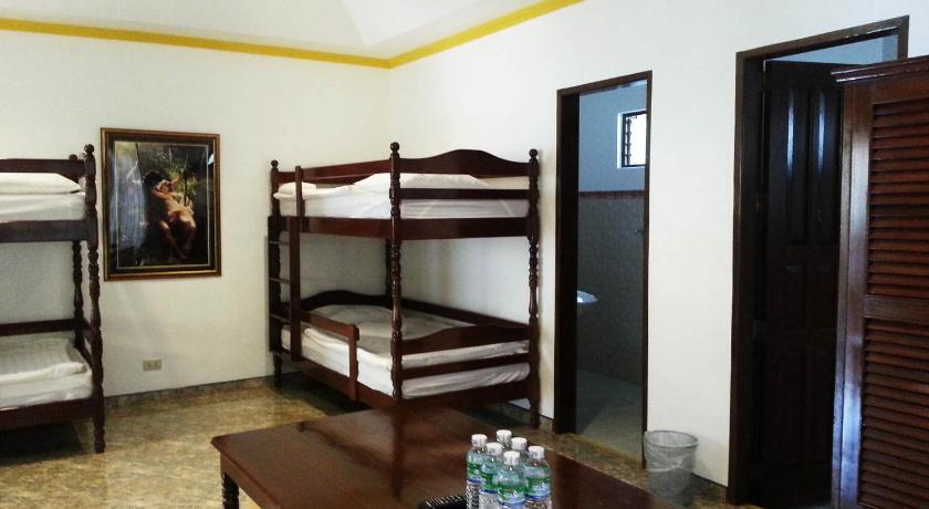 Image of Family Room (4 in a Room) 13