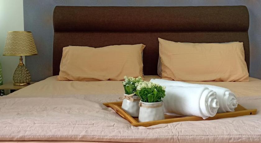 a bed with a flower arrangement on top of it, Encorp Strand Mall 4 to 9 pax Kota Damansara in Kuala Lumpur
