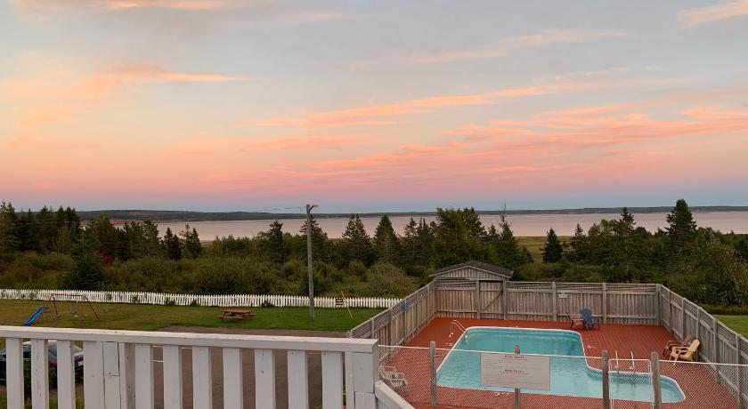 Hopewell Rocks Motel & Country Inn photo