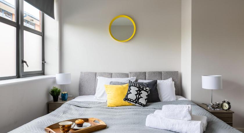 homely - Watford Premier Apartments (Warner Bros Studio) photo