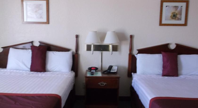 Days Inn & Suites by Wyndham Lake Okeechobee photo