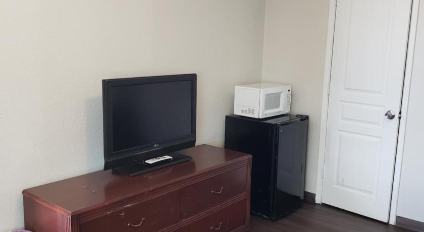 Classic Inn and Suites photo