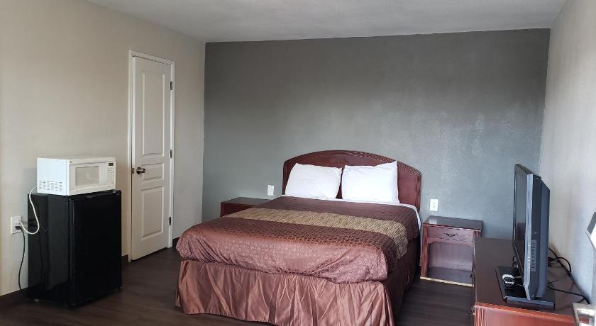 Classic Inn and Suites photo