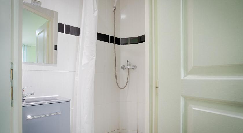 a bathroom with a shower, toilet and sink, Hotel Monte-Cristo in Marseille
