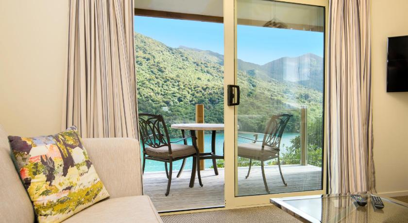 Image of Deluxe Suite with Sea View 3