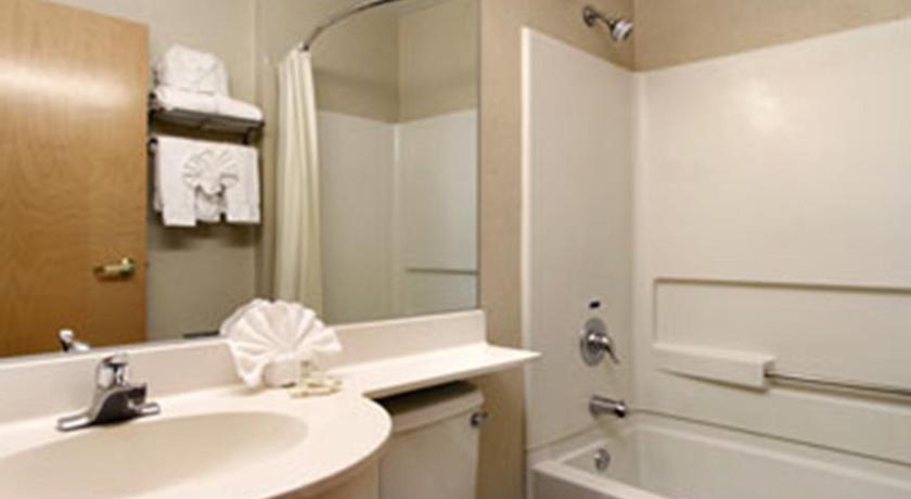 Microtel Inn & Suites by Wyndham West Chester photo
