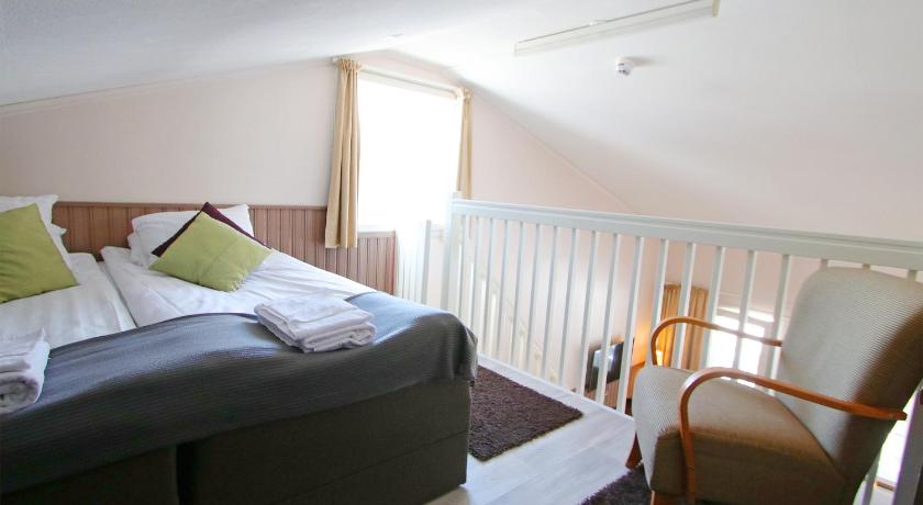 Image of Family Room with Sauna 7