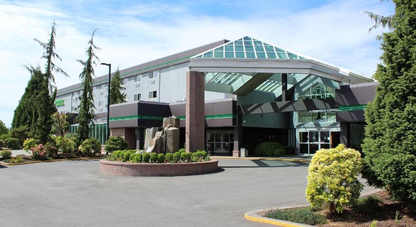 Medallion Inn and Suites — Hotel in Arlington (WA)