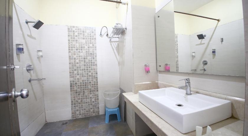 Diamond Plaza Hotel