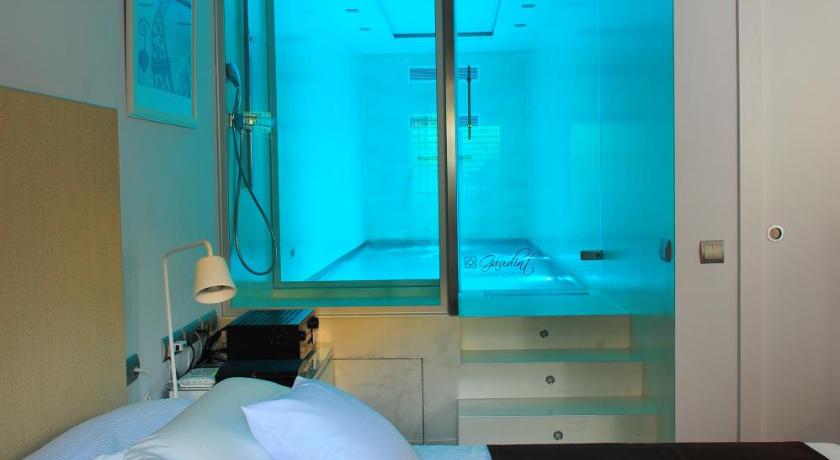 Gaudint Barcelona Suites photo