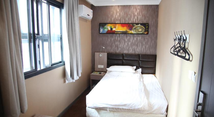 Image of Mini Room Queen Bed 4