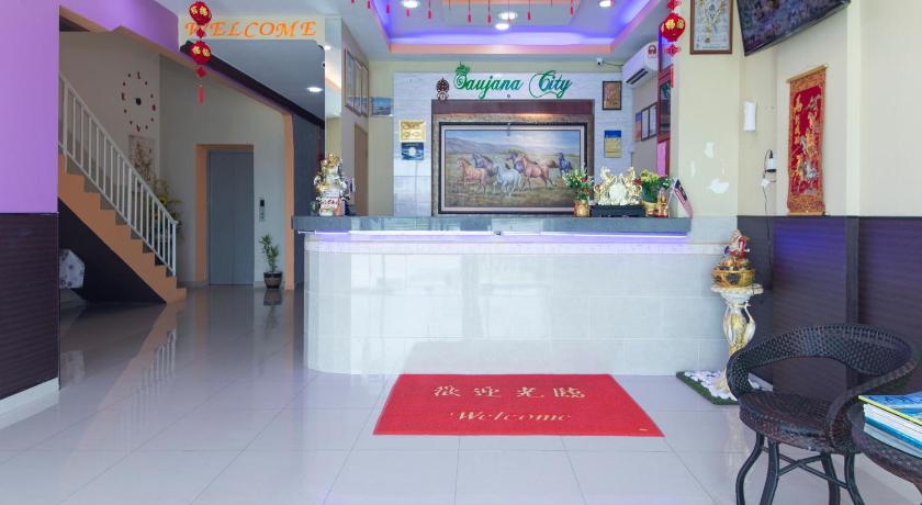 a room with a red carpet and a clock on the wall, OYO 679 Saujana City Hotel in Kuala Lumpur