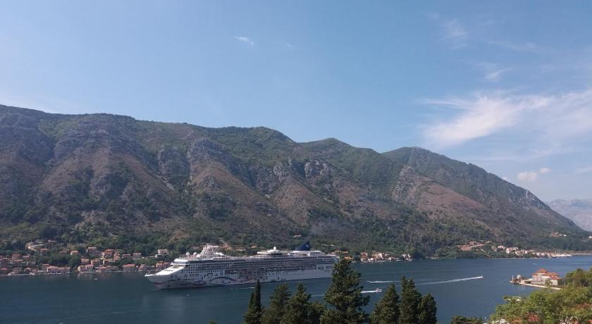 Apartments Peranovic — Hotel in Kotor