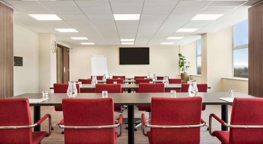 Ramada by Wyndham East Kilbride - image 9